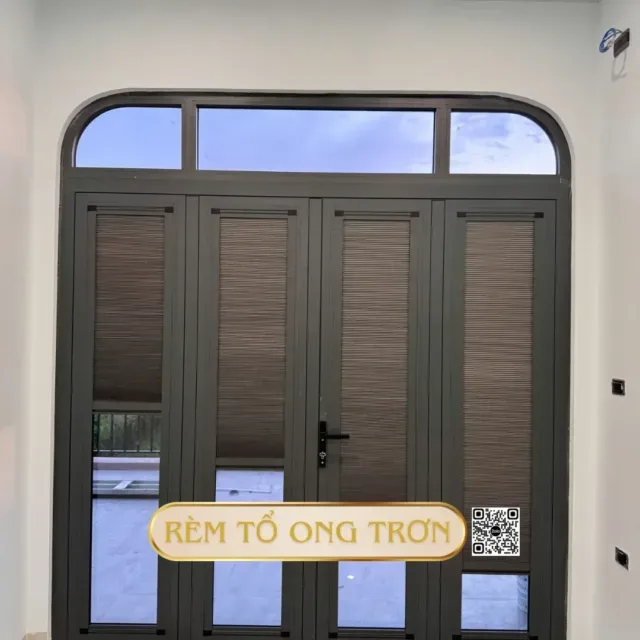 Rem to ong cua di 2 khung 18