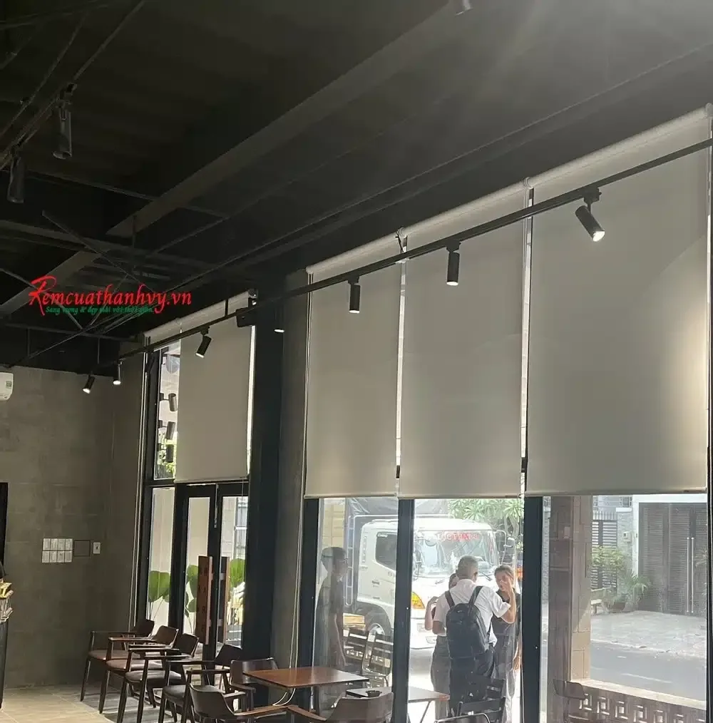 Công trình Rèm Cuốn Chống Nắng Coffee MARE – Quận Bình Tân