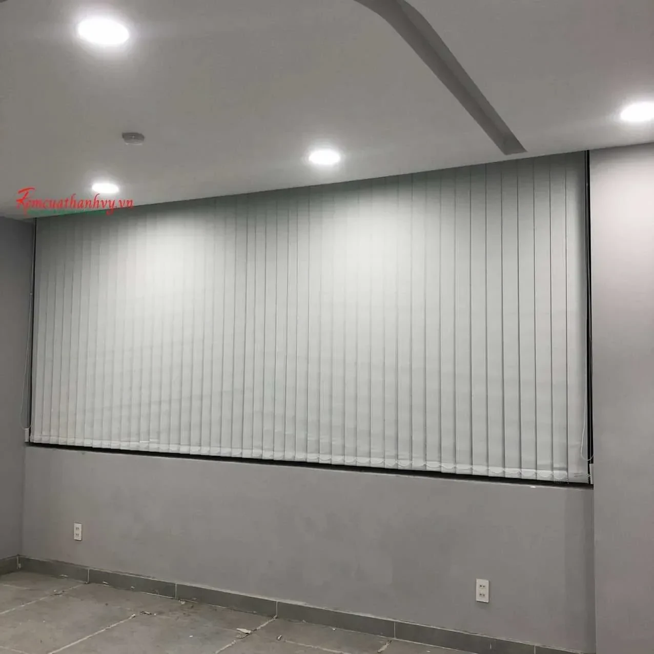 Công trình Rèm Sáo Lá Dọc Showroom Grocenter Quận 1 – Giải Pháp Ánh Sáng Chuyên Nghiệp