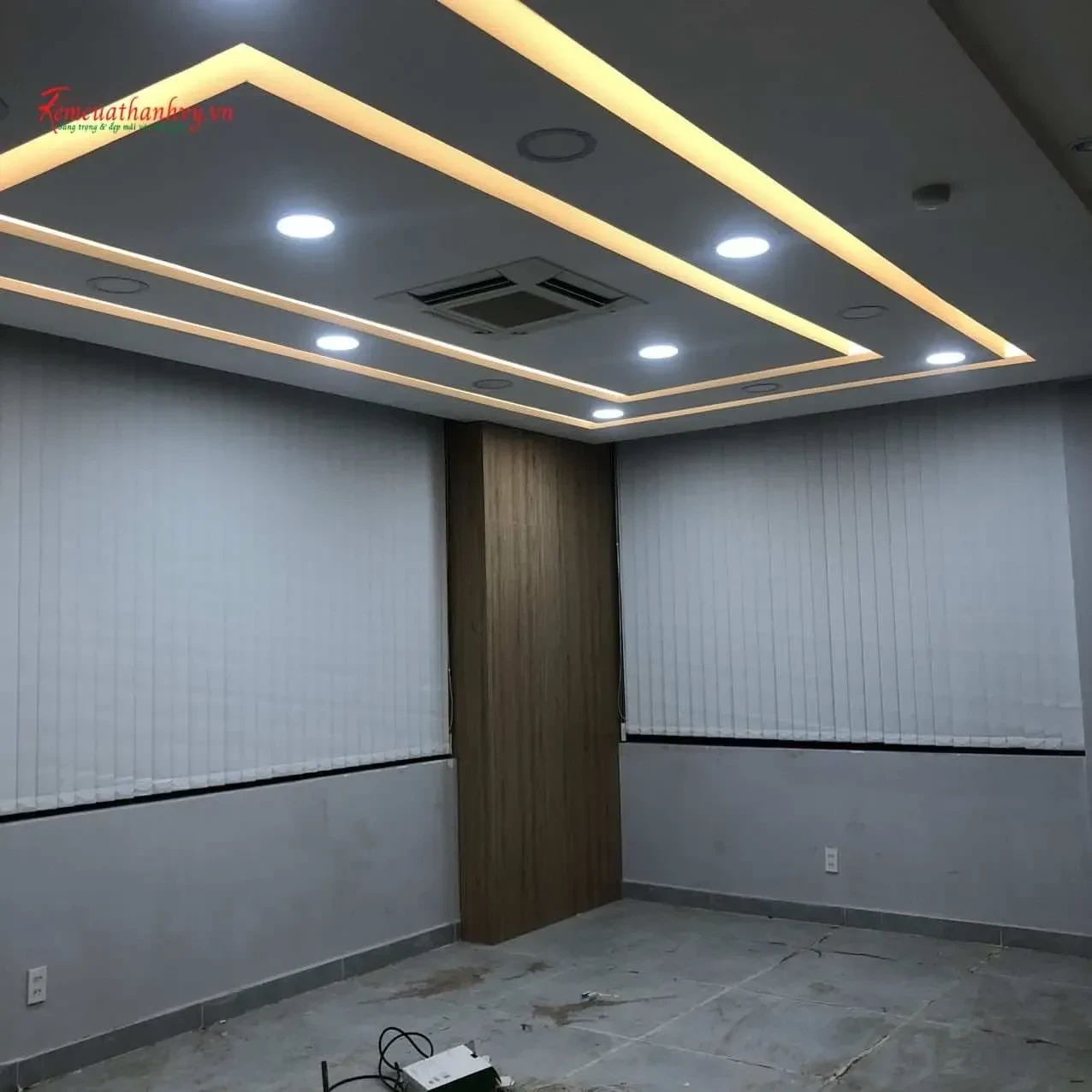 Công trình Rèm Sáo Lá Dọc Showroom Grocenter Quận 1 – Giải Pháp Ánh Sáng Chuyên Nghiệp