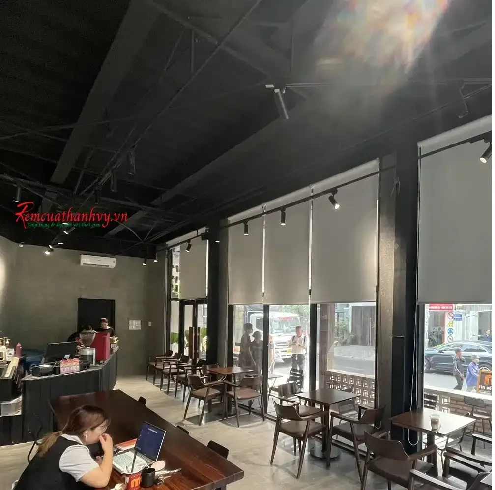 Công trình Rèm Cuốn Chống Nắng Coffee MARE – Quận Bình Tân