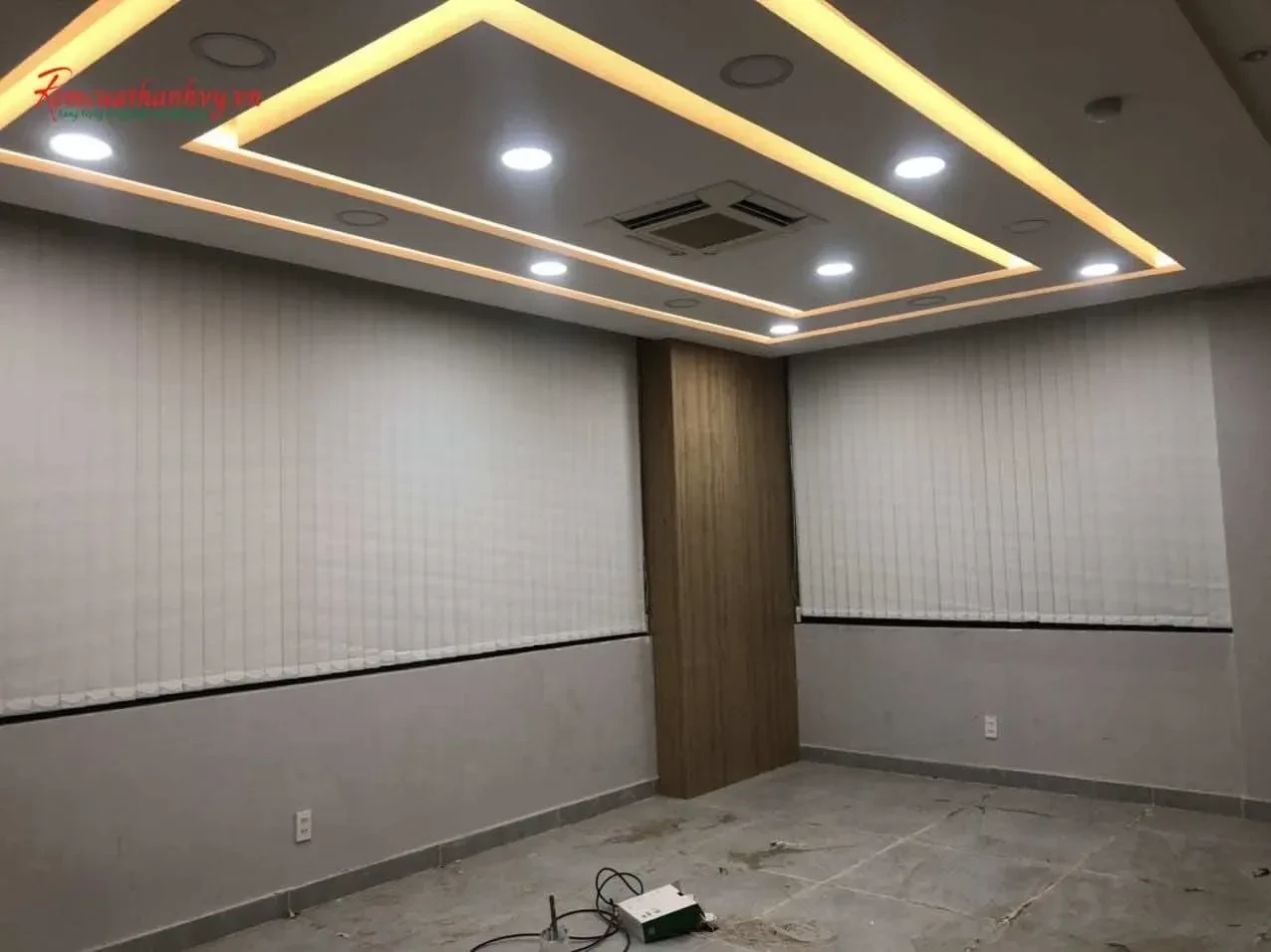 Công trình Rèm Sáo Lá Dọc Showroom Grocenter Quận 1 – Giải Pháp Ánh Sáng Chuyên Nghiệp