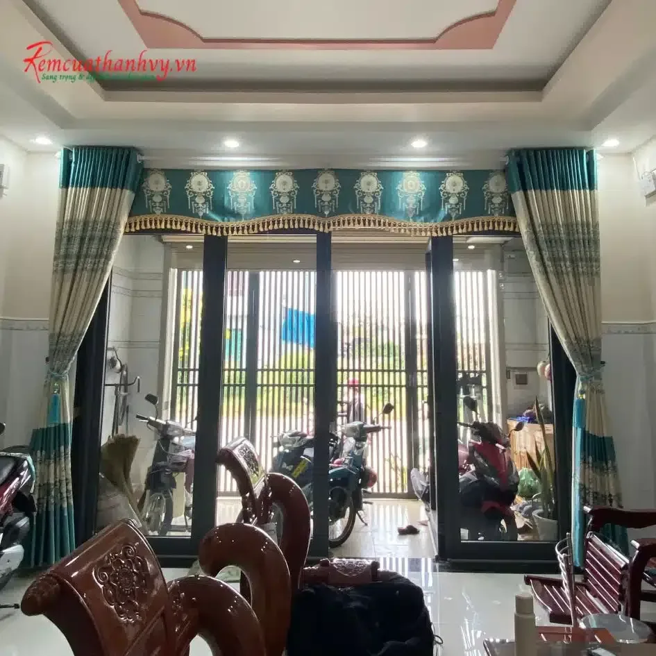 Công trình Rèm Vải Hoa Văn 3D Phòng Khách Nhà Phố – Bình Chánh