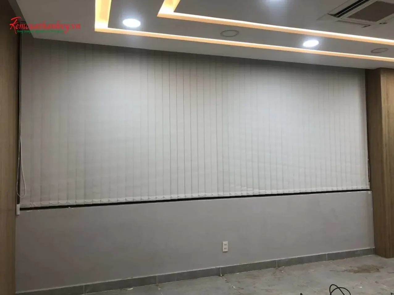 Công trình Rèm Sáo Lá Dọc Showroom Grocenter Quận 1 – Giải Pháp Ánh Sáng Chuyên Nghiệp