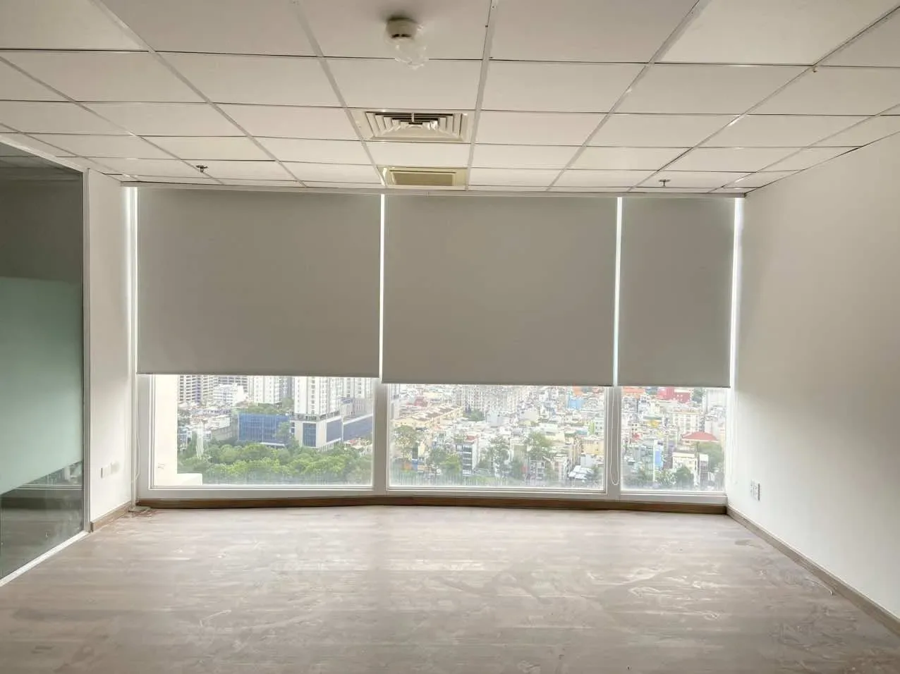 Venetian blinds – Wooden Blinds for Cafes: A Suitable Solution (sample 3)
