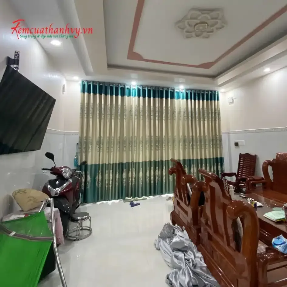 Công trình Rèm Vải Hoa Văn 3D Phòng Khách Nhà Phố – Bình Chánh