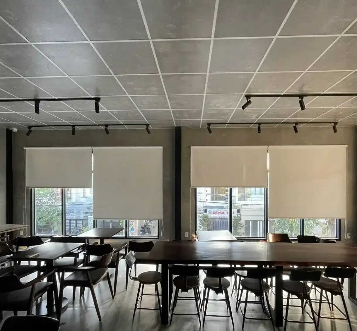 Công trình Rèm Cuốn Chống Nắng Coffee MARE – Quận Bình Tân