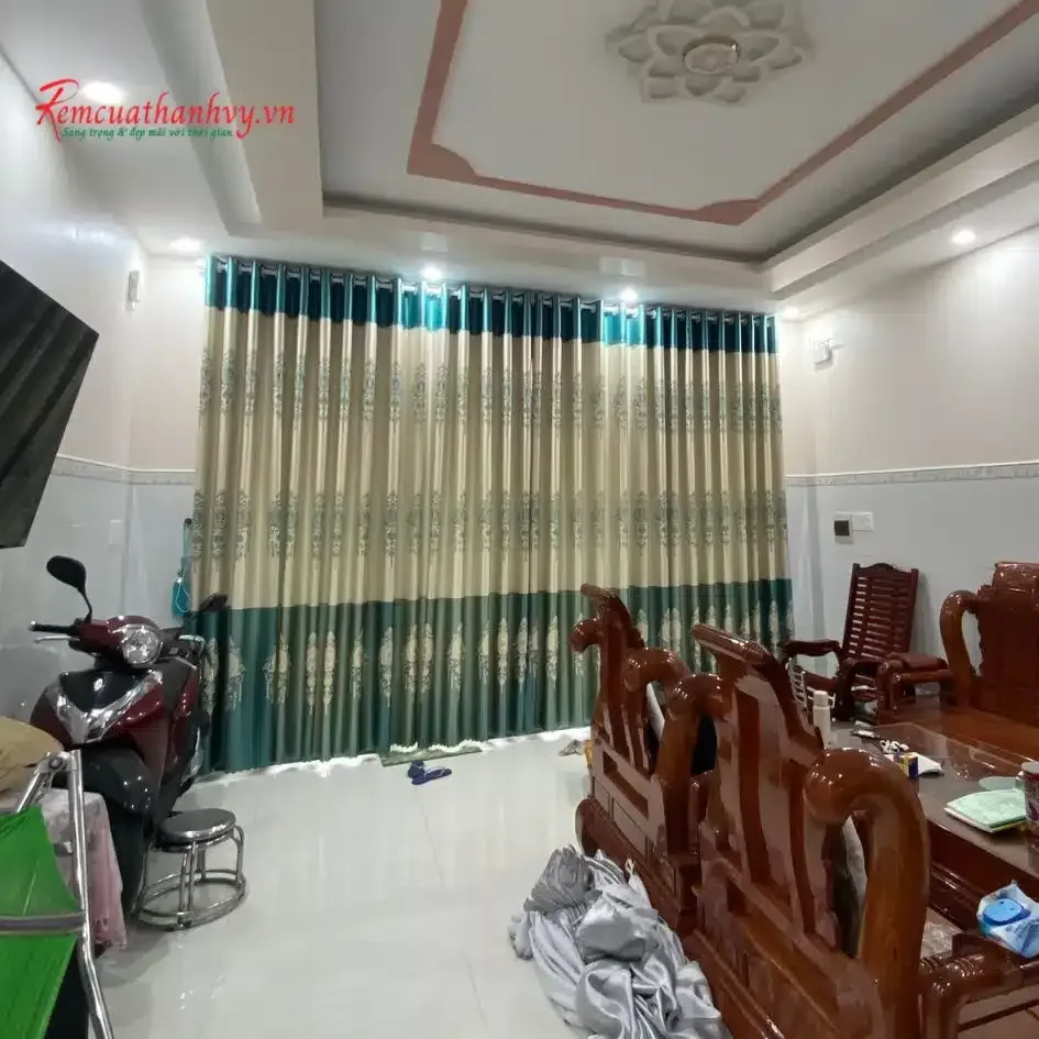 Công trình Rèm Vải Hoa Văn 3D Phòng Khách Nhà Phố – Bình Chánh
