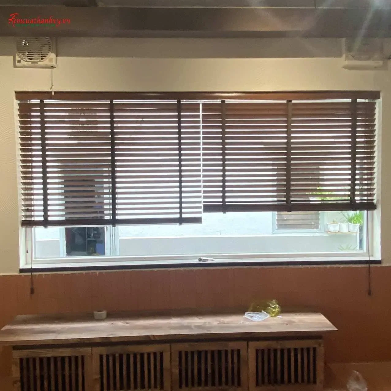 Wooden blinds – Wooden Blinds for Offices: A Suitable Solution (sample 5)