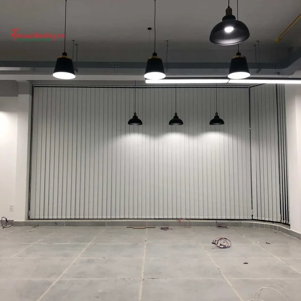 Công trình Rèm Sáo Lá Dọc Showroom Grocenter Quận 1 – Giải Pháp Ánh Sáng Chuyên Nghiệp