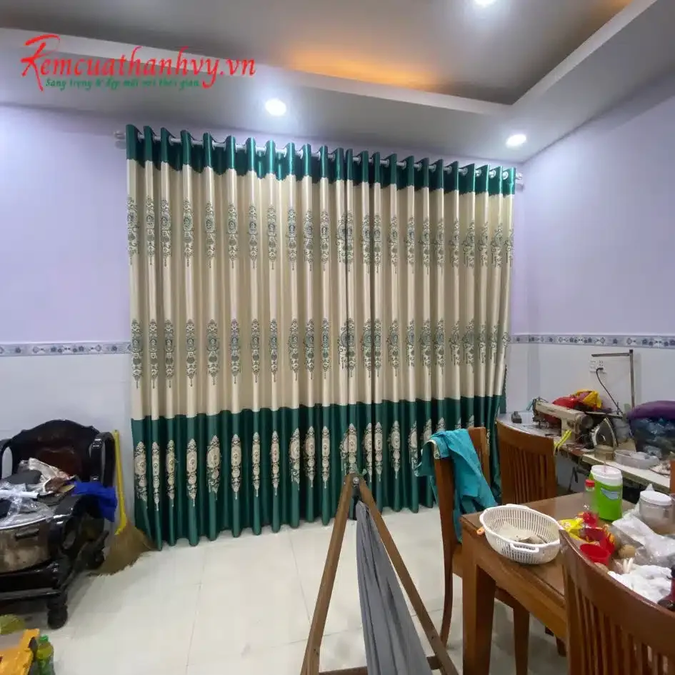 Công trình Rèm Vải Hoa Văn 3D Phòng Khách Nhà Phố – Bình Chánh