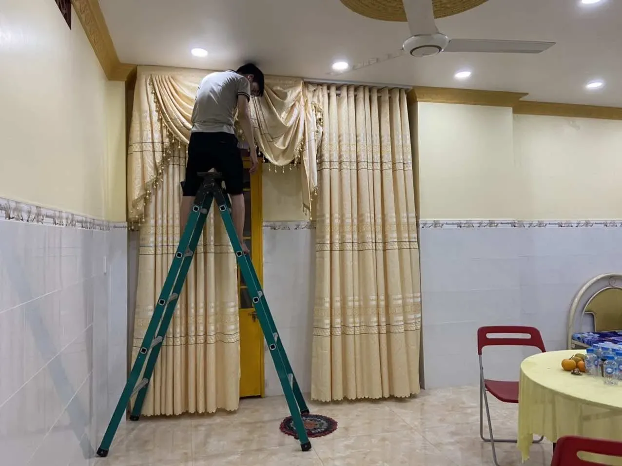 Comparing velvet, PVC-coated polyester, and roller shades for auditoriums